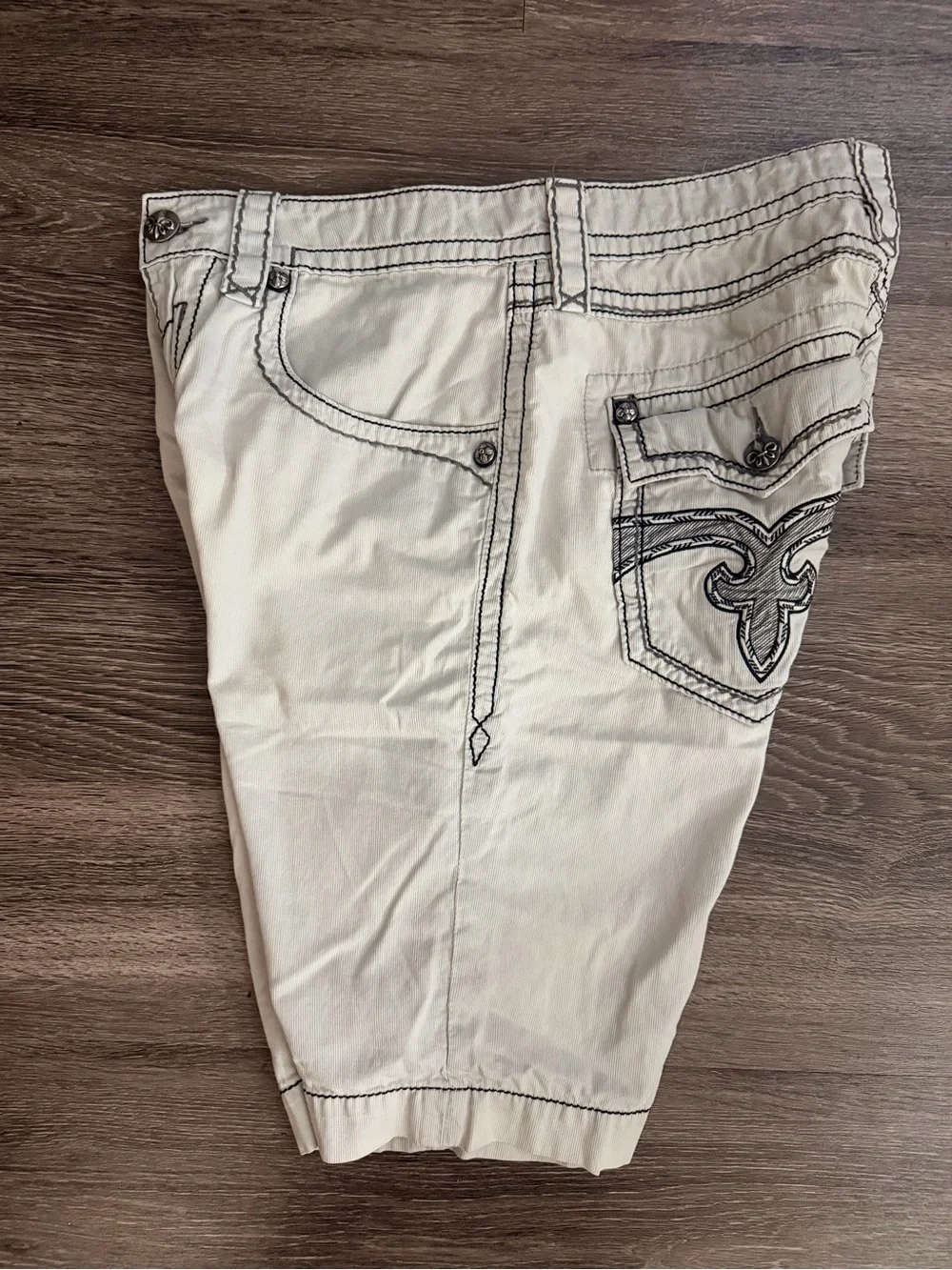 Rock Revival Men’s Cream Slim Flat Front Shorts with Contrast Stitching